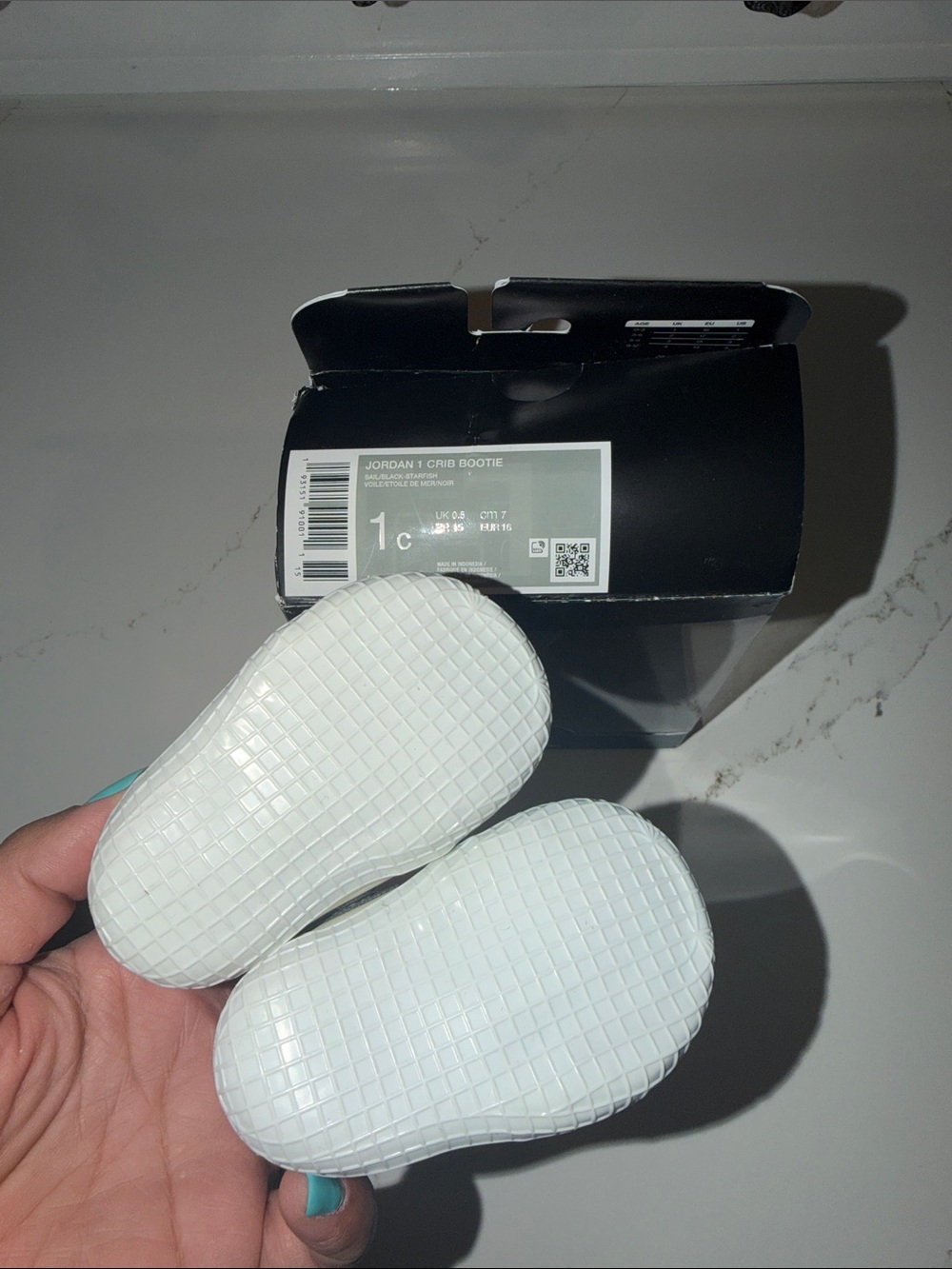 Brand New Infant NIKE Crib Bootie Sneakers Size 1C . Comes With Original Box - Picture 3 of 4